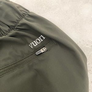 Vuori, mens, fleet pant. Green size medium.